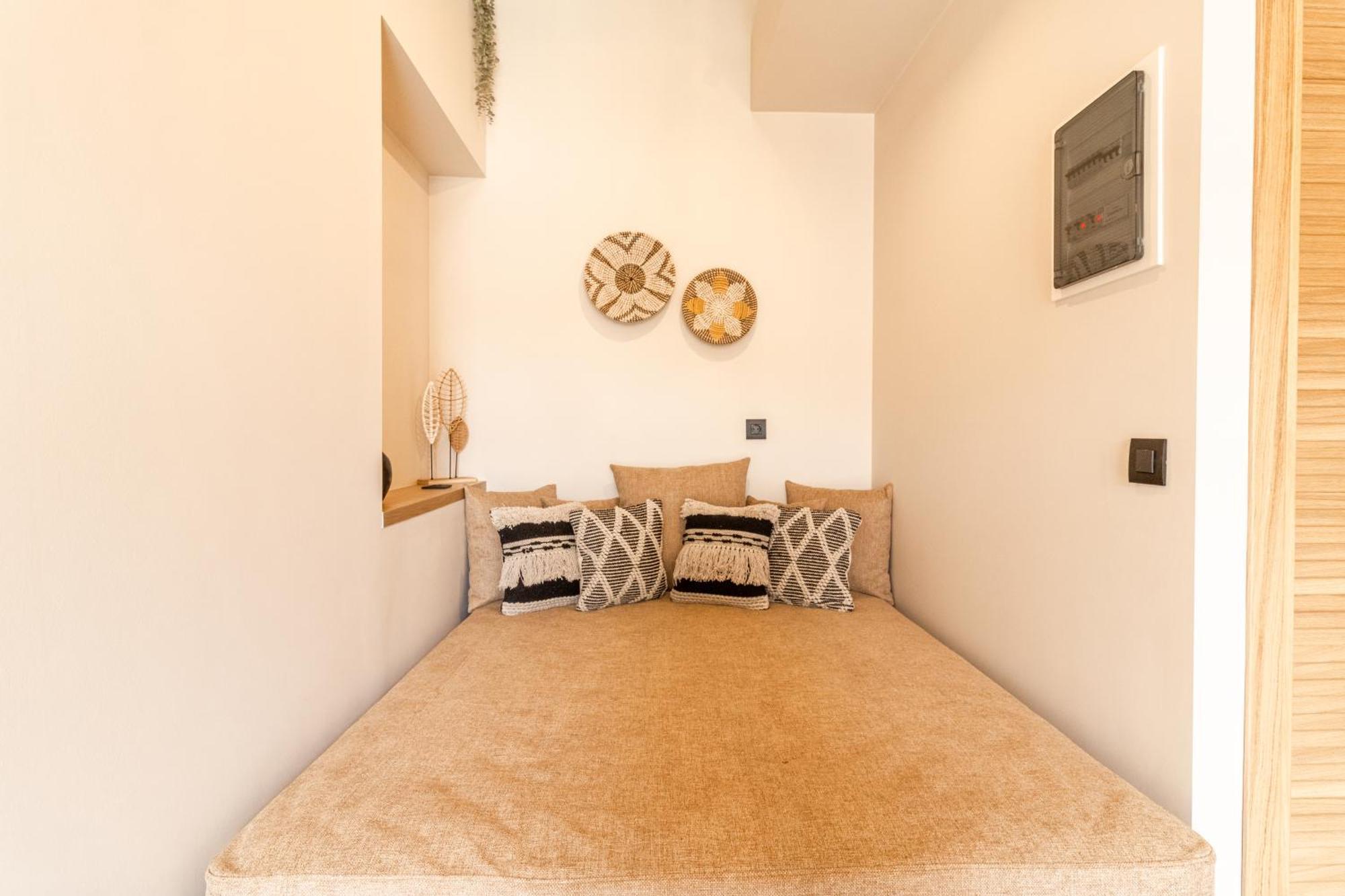 Adorno Private Suites Only Adults & Kids 12 Plus Vrasná المظهر الخارجي الصورة